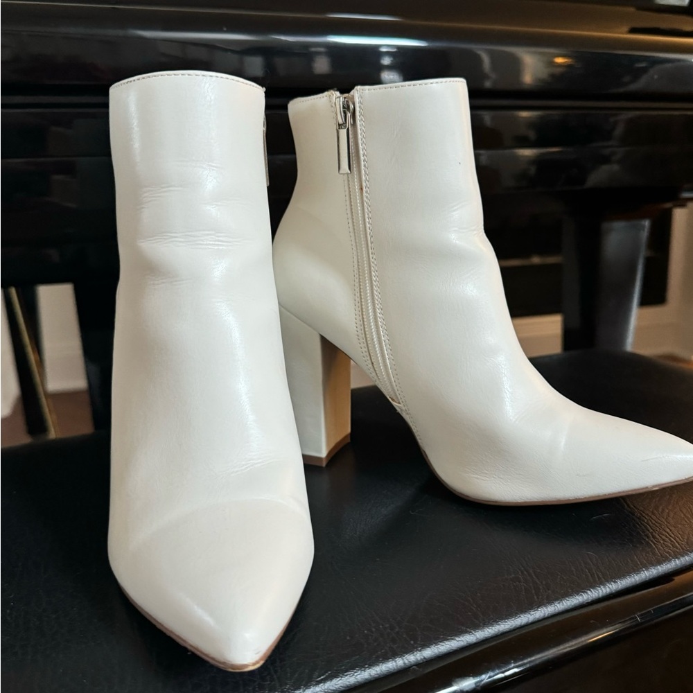 JustFab Chic White Low Cut heeled Boots